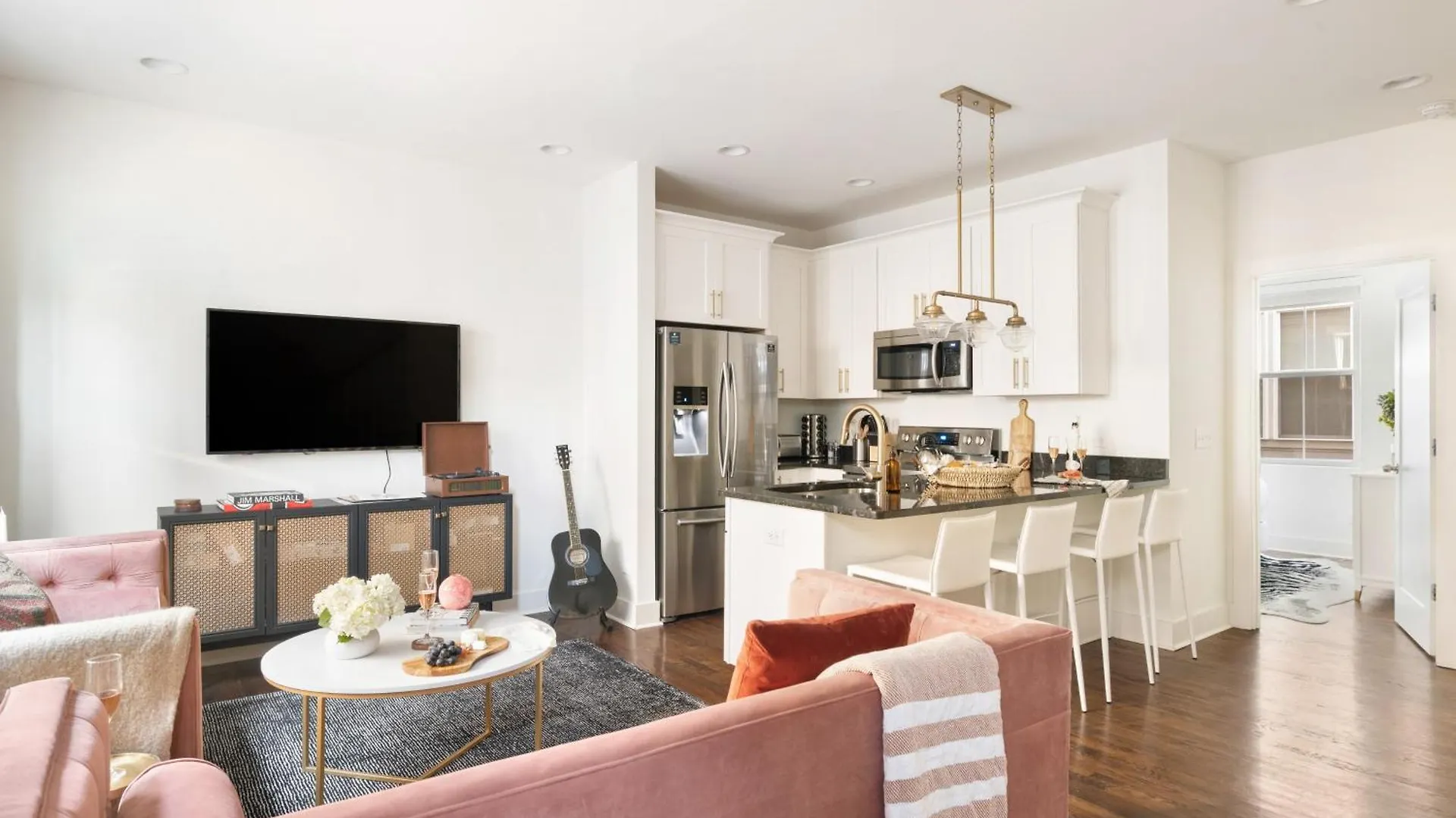 Holiday home Hart Suite 16 By Avantstay Gorgeous Town House W Modern Amenities In Nashville