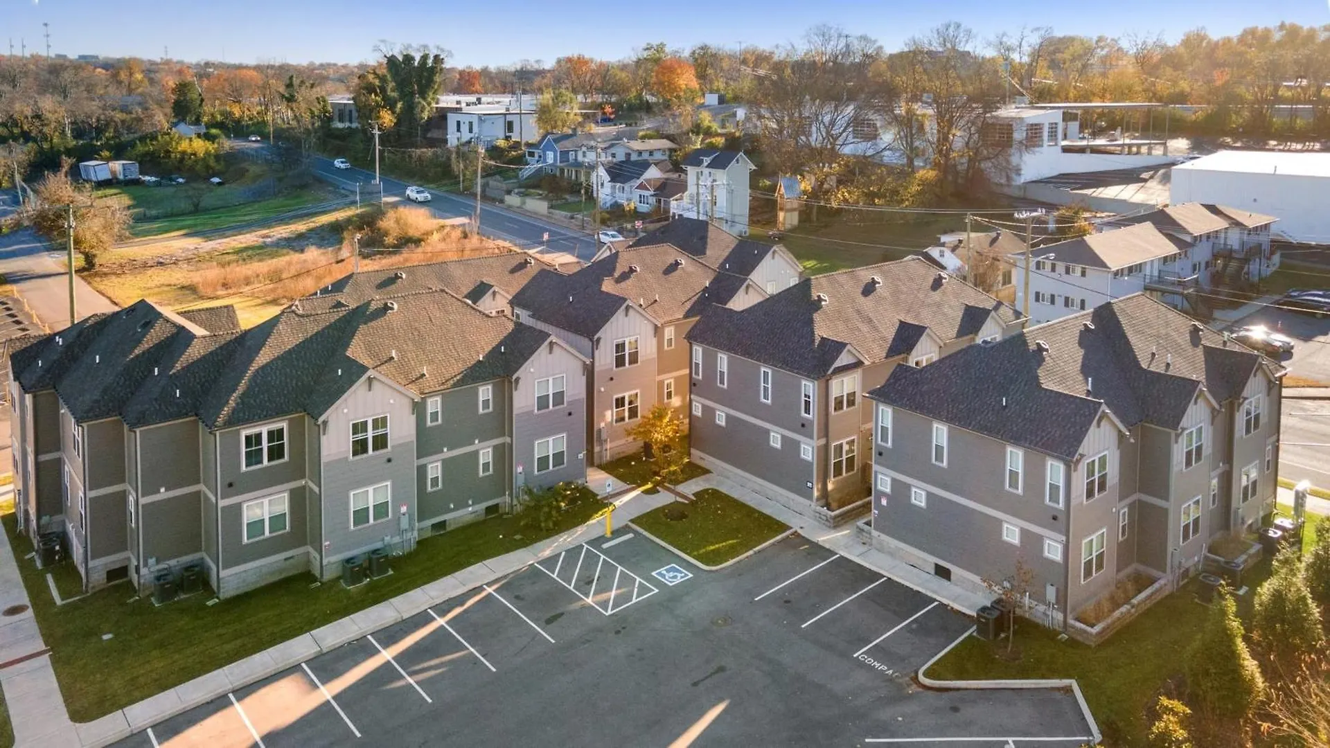 Holiday home Hart Suite 16 By Avantstay Gorgeous Town House W Modern Amenities In Nashville