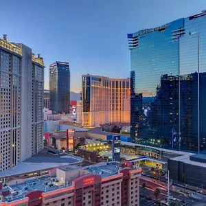 https://mgm-signature-32-607-f1-track-strip-view-balcony.las-vegashotels.net
