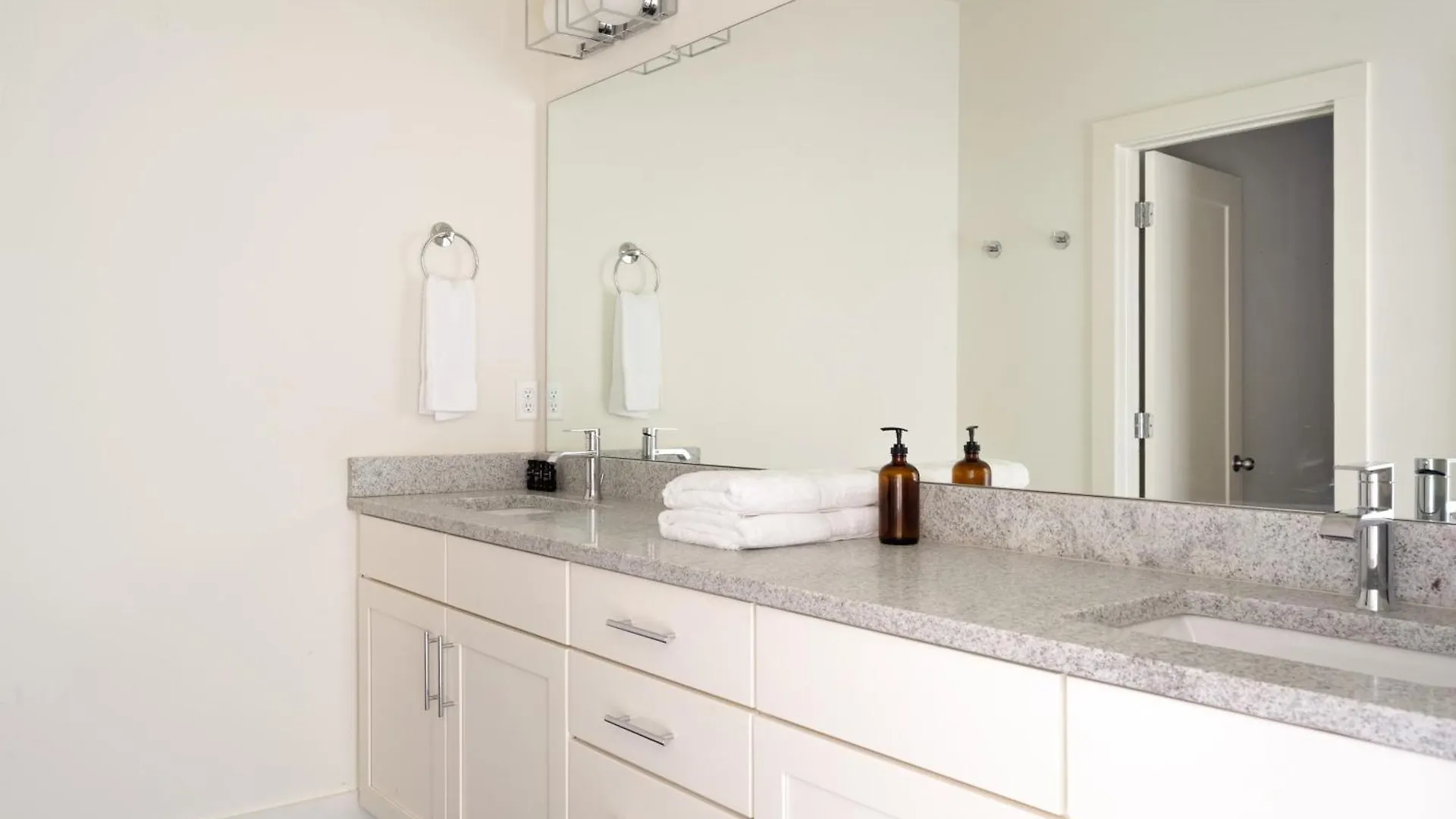 Hart Suite 16 By Avantstay Gorgeous Town House W Modern Amenities In Nashville